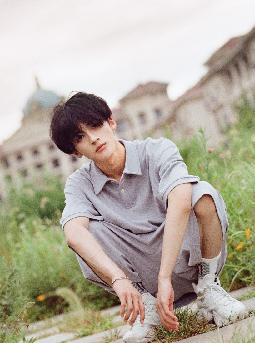 何洛洛蘑菇头造型海边胶片大片