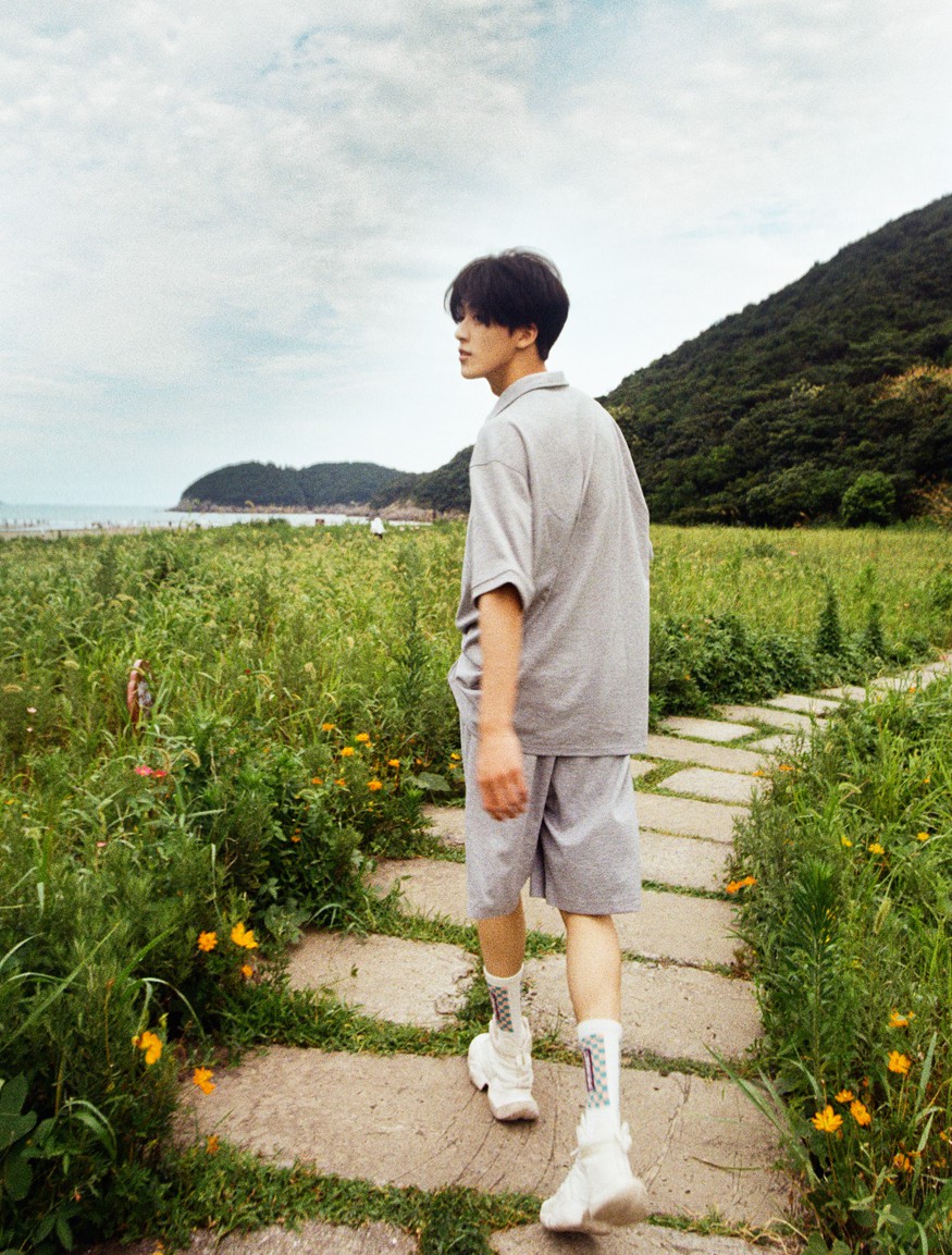 何洛洛蘑菇头造型海边胶片大片