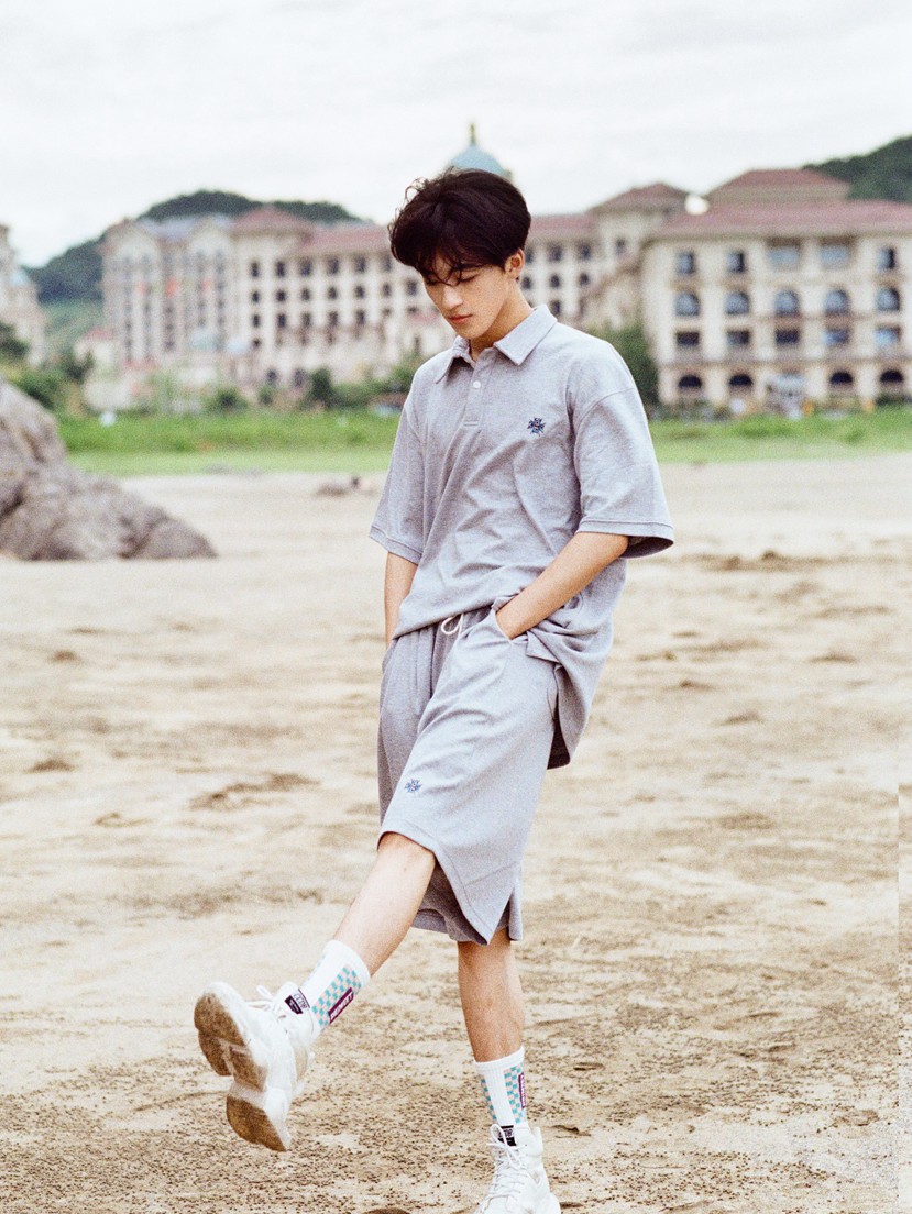 何洛洛蘑菇头造型海边胶片大片