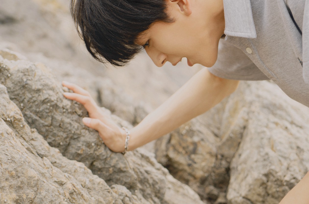 何洛洛蘑菇头造型海边胶片大片