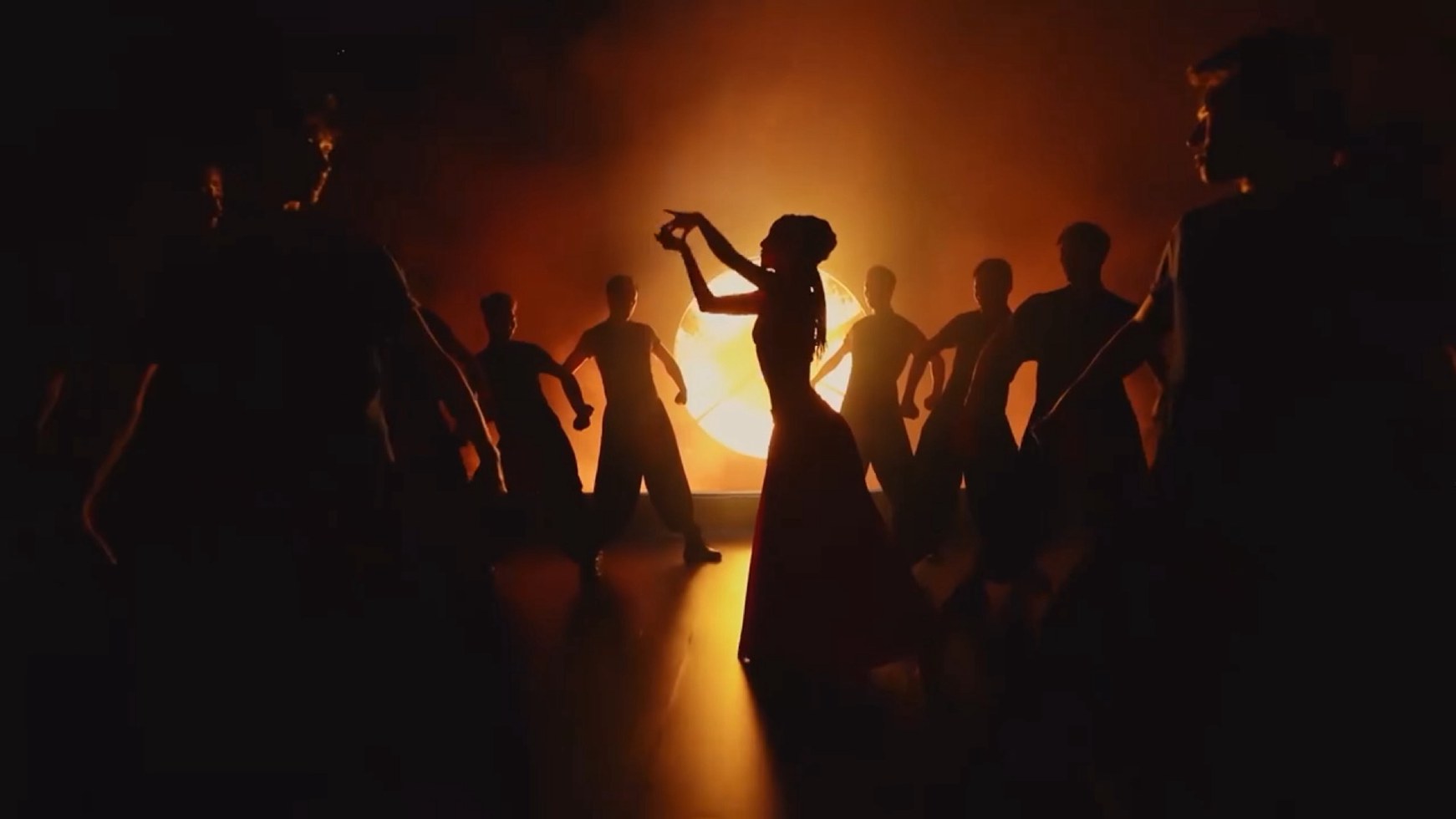 佟丽娅 《舞蹈生》导师大秀烈焰红纱裙迷人奔放