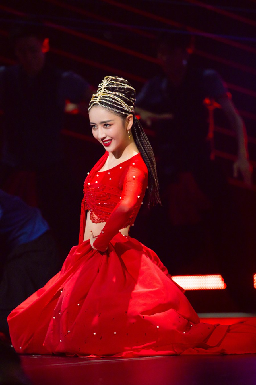 佟丽娅 《舞蹈生》导师大秀烈焰红纱裙迷人奔放