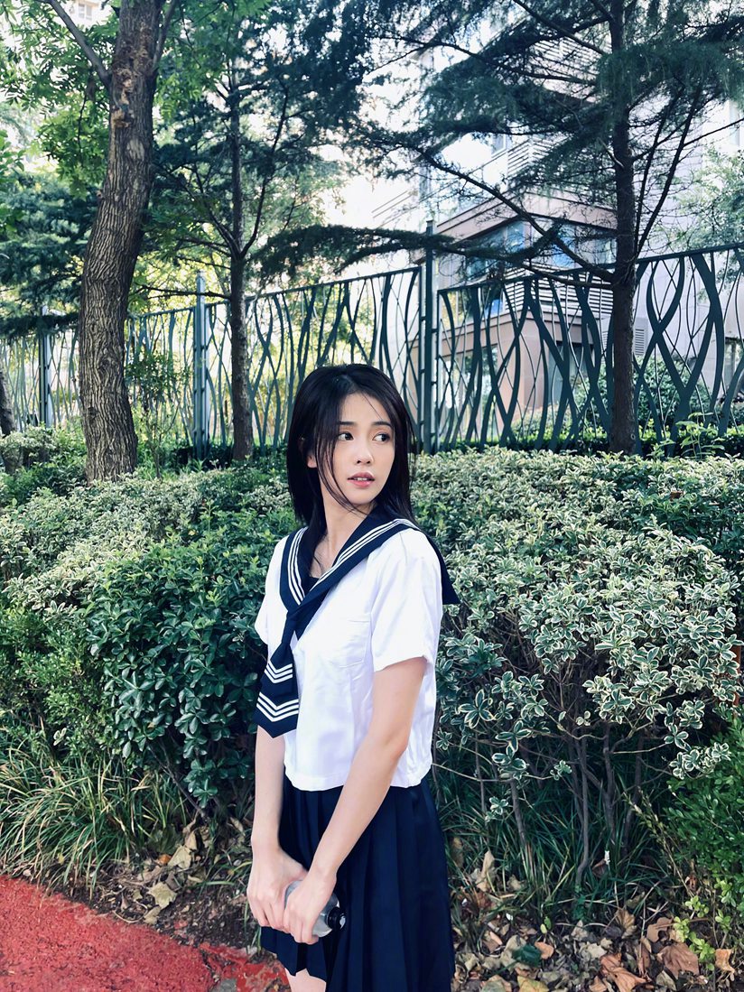 白鹿水手服写真好似邻家漂亮学姐