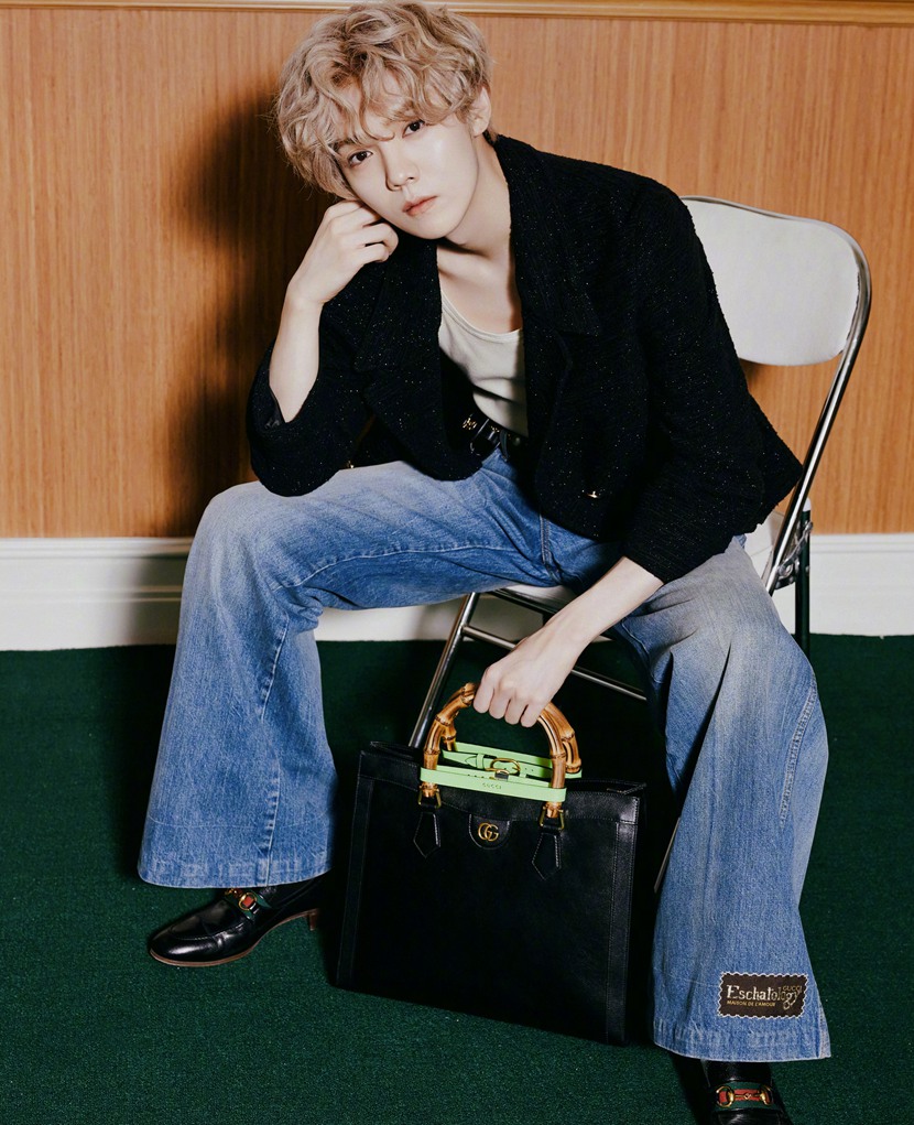 鹿晗金色卷毛造型贵气十足时尚大片