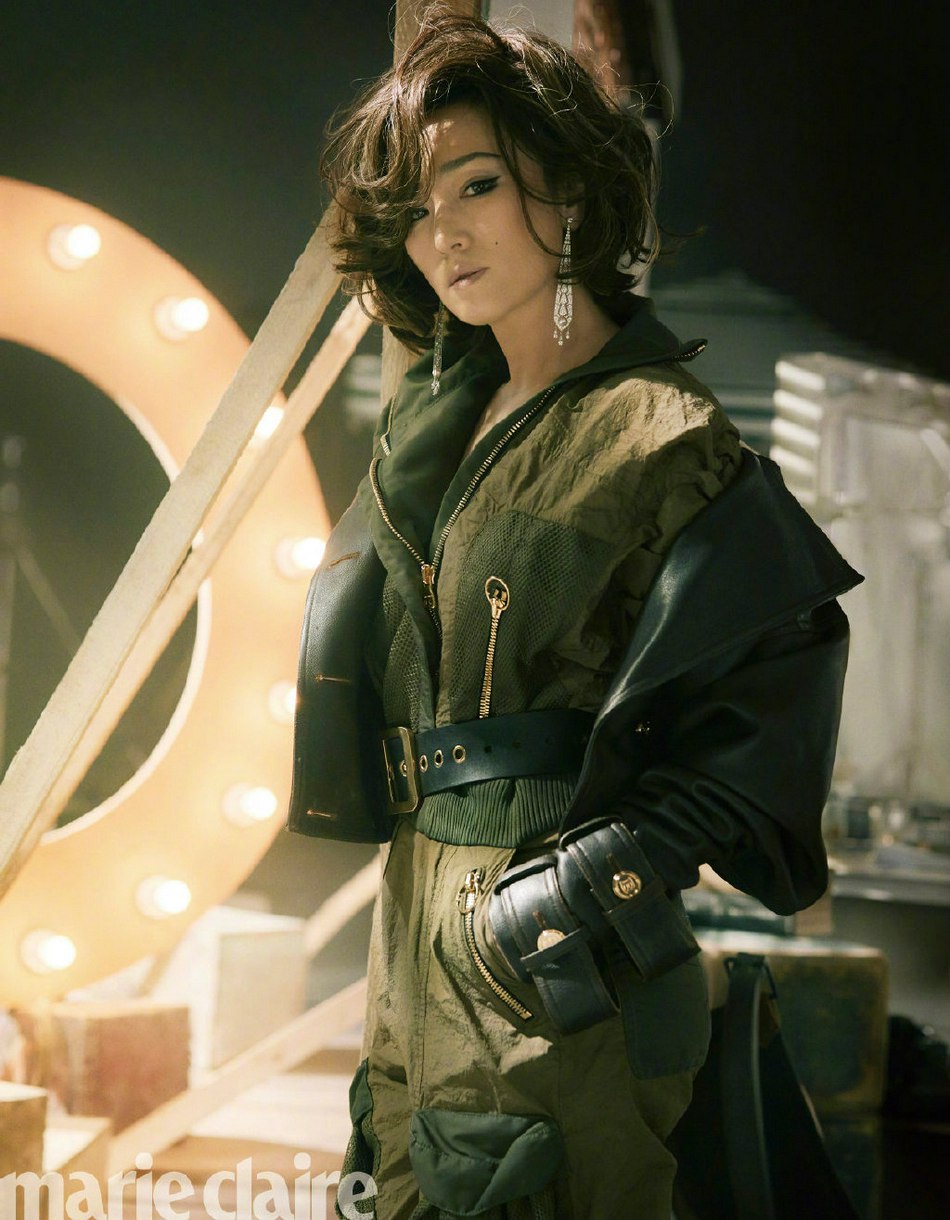 巩俐又酷又飒气场全开杂志写真