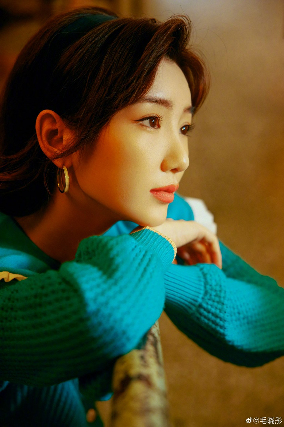 毛晓彤复古短发造型精致优雅写真