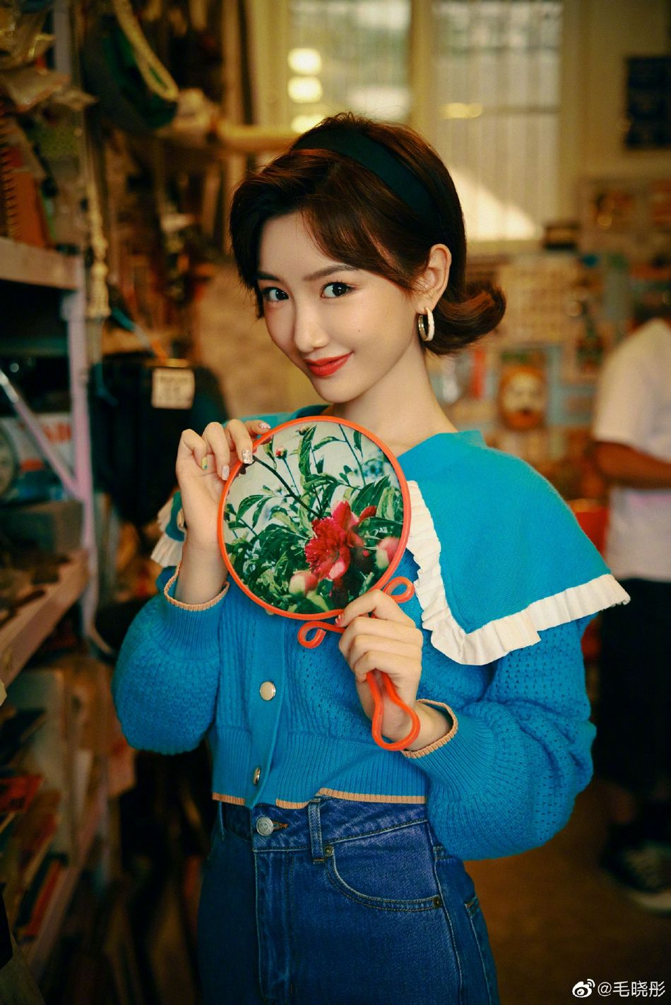 毛晓彤复古短发造型精致优雅写真