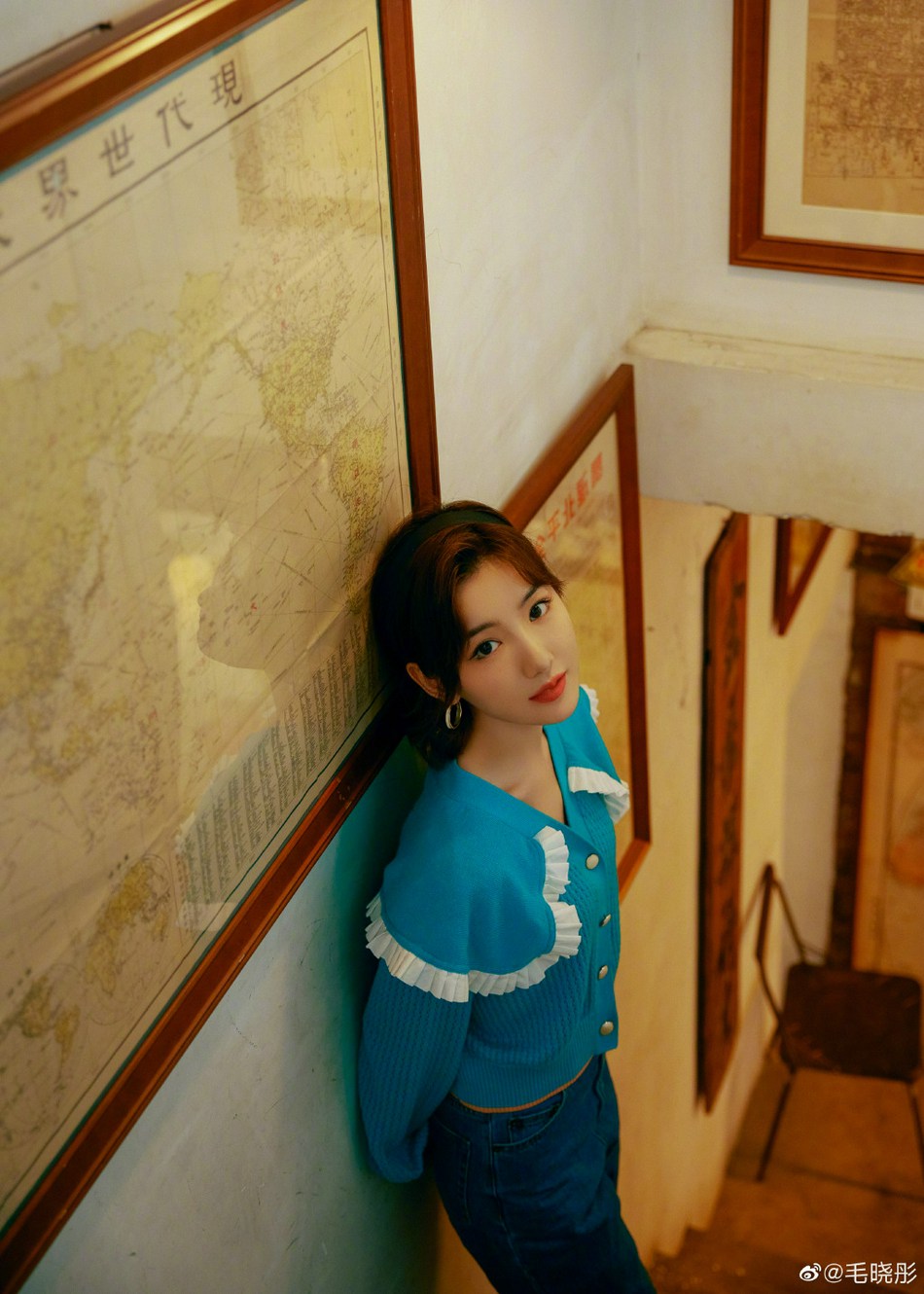 毛晓彤复古短发造型精致优雅写真