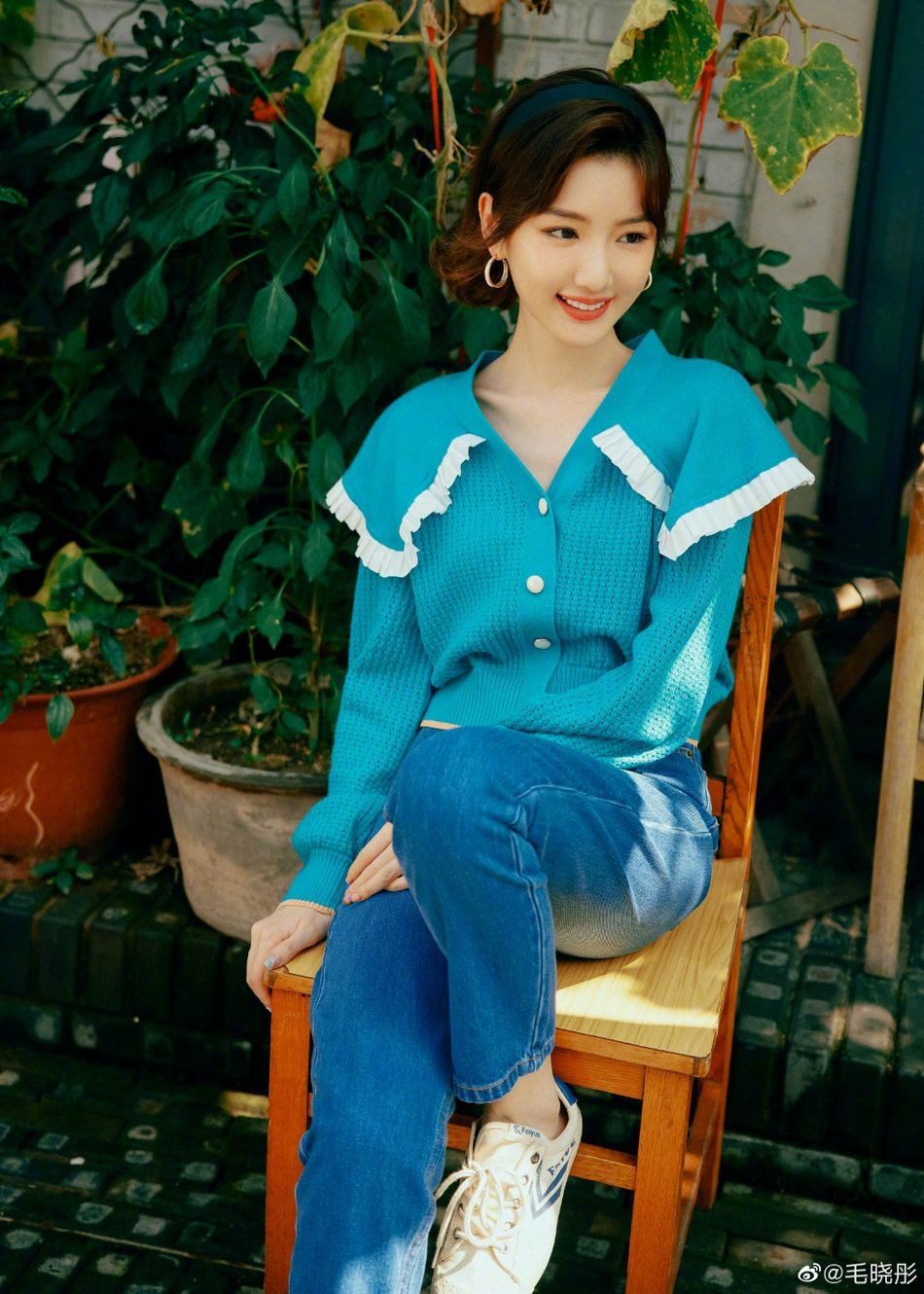 毛晓彤复古短发造型精致优雅写真