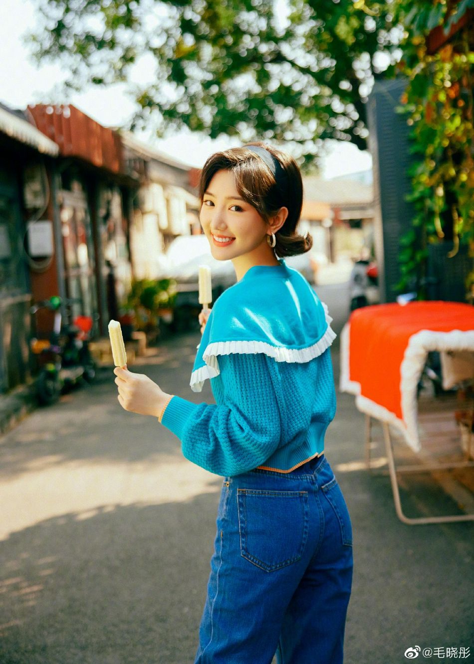 毛晓彤复古短发造型精致优雅写真