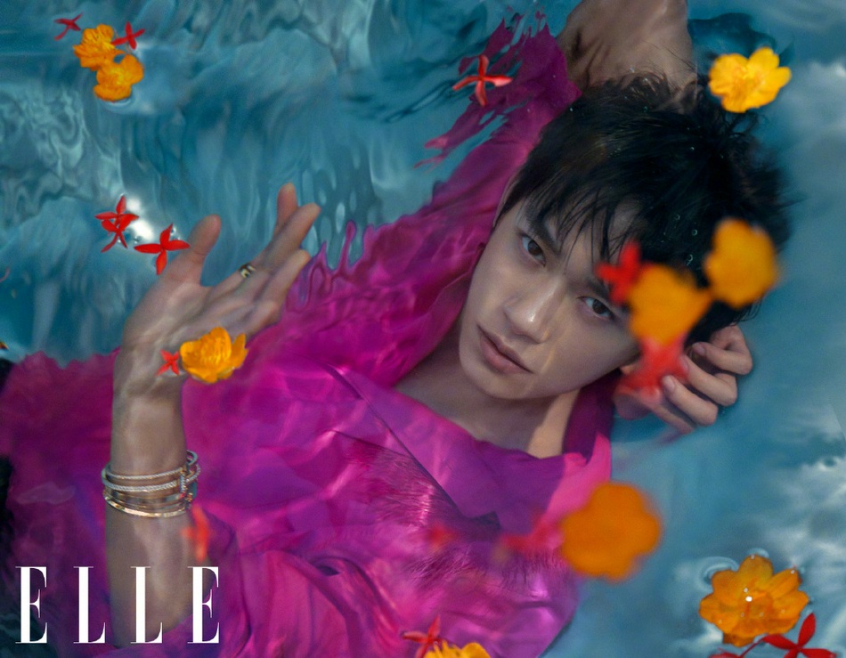 易烊千玺独特造型个性十足写真