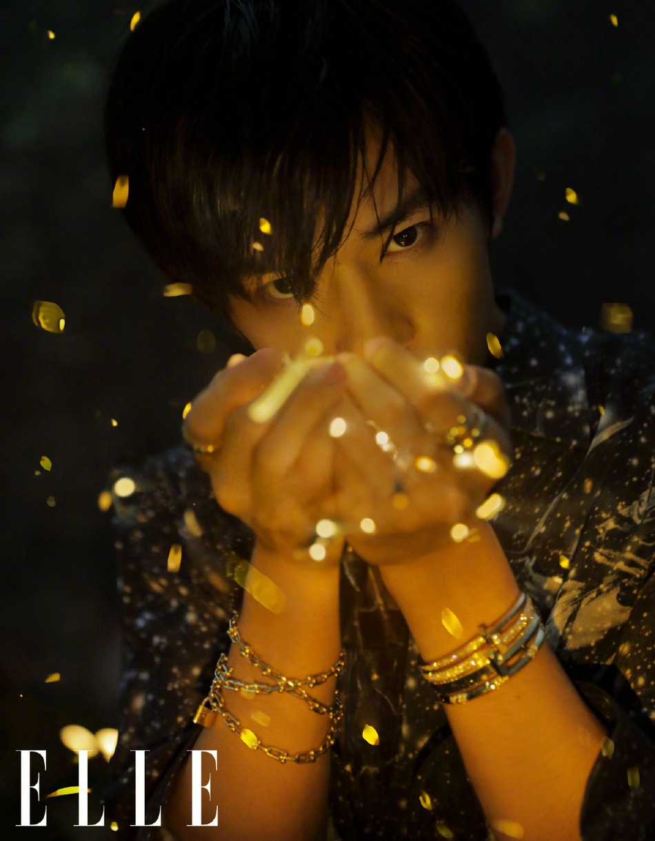 易烊千玺独特造型个性十足写真