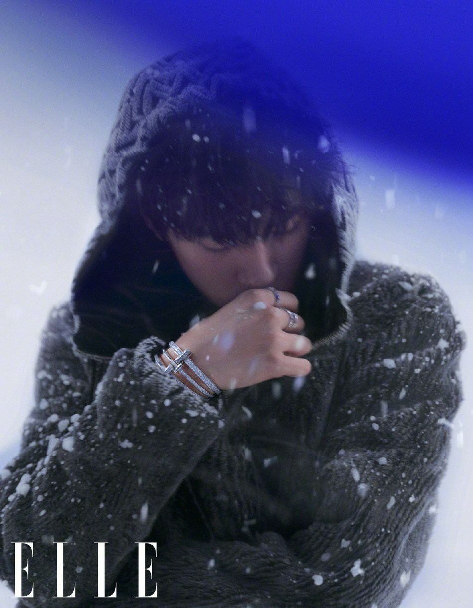 易烊千玺独特造型个性十足写真