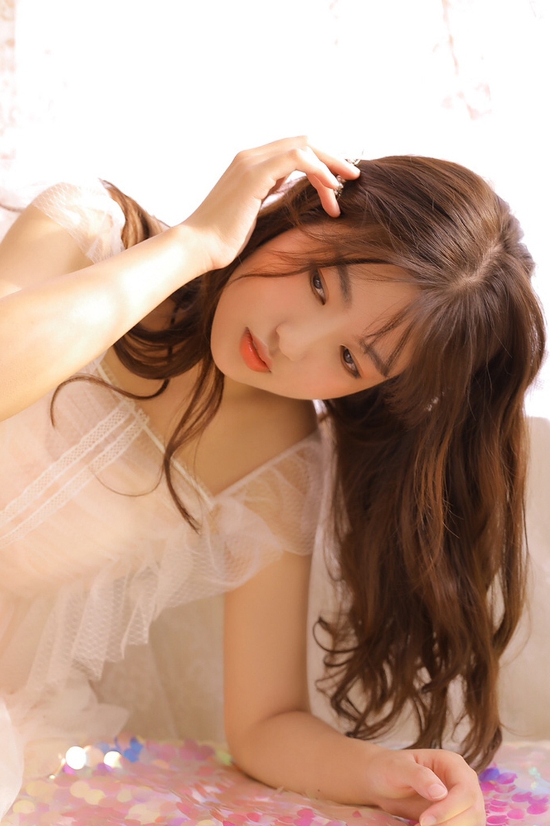 薄纱裙美女阳光下轻盈漂亮人体艺术摄影