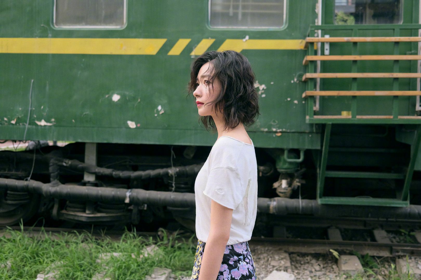 万茜文艺范造型氛围感满满写真