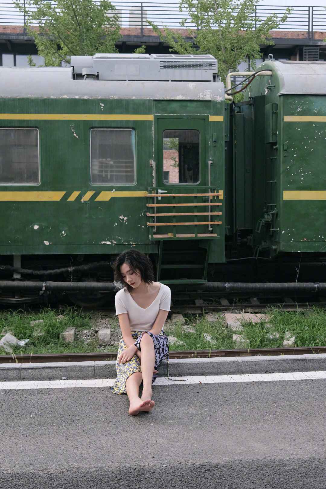 万茜文艺范造型氛围感满满写真