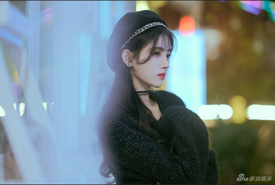 鞠婧t贝雷帽针织衫甜美迷人写真