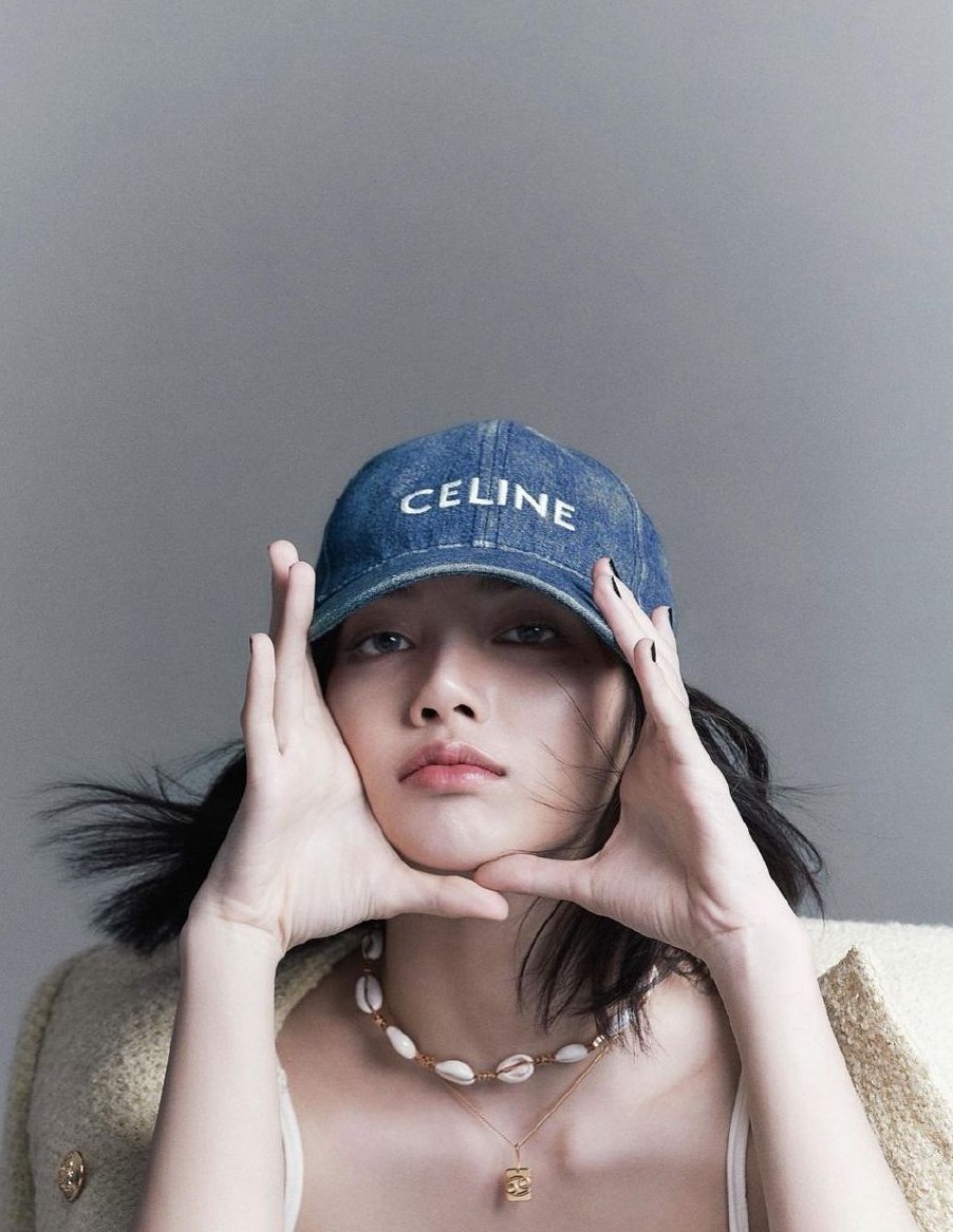 LISA首张单曲回归预告照化身长发辣妹