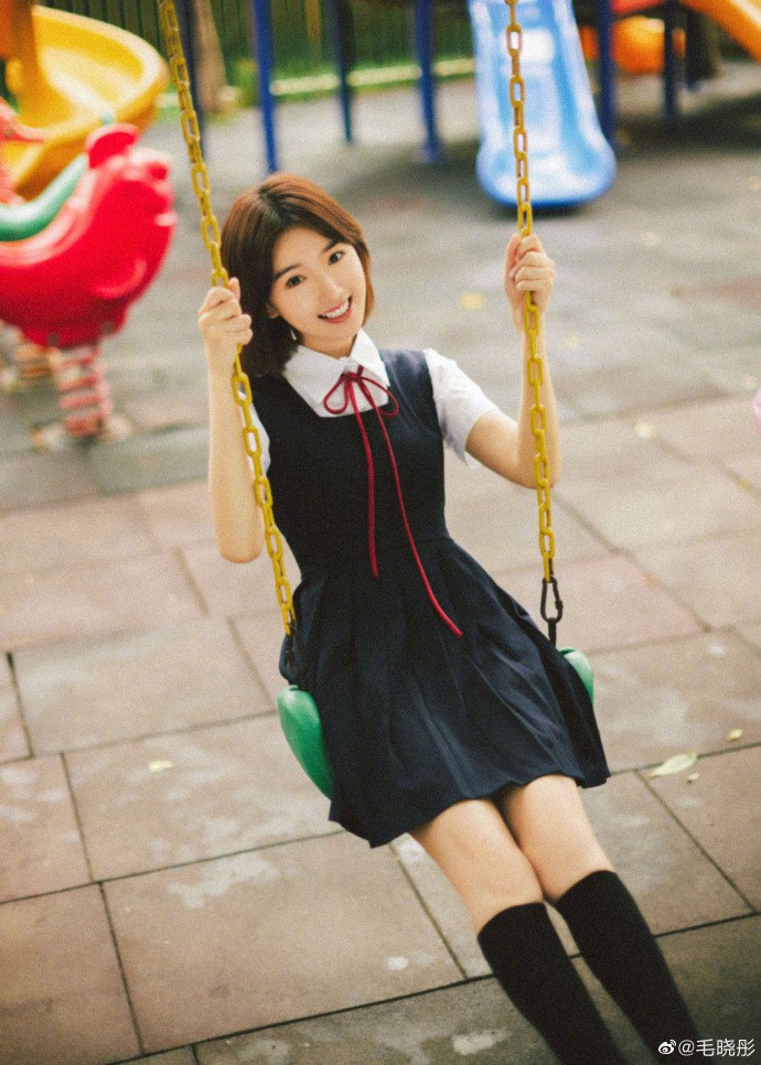 毛晓彤jk制服短裙俏皮又可爱写真