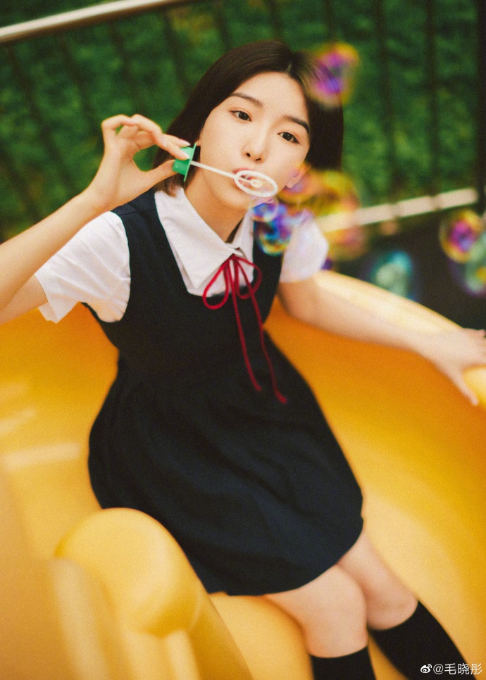 毛晓彤jk制服短裙俏皮又可爱写真