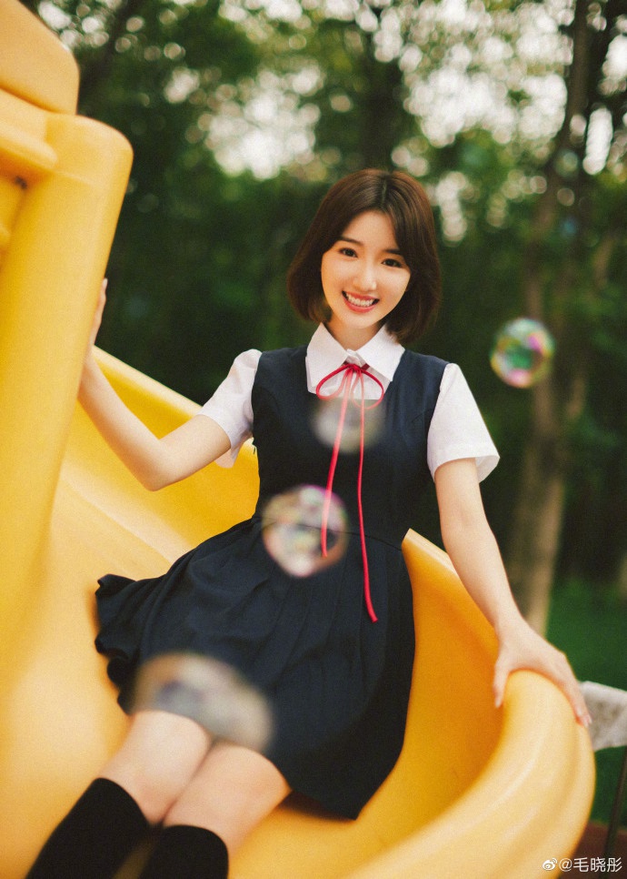 毛晓彤jk制服短裙俏皮又可爱写真