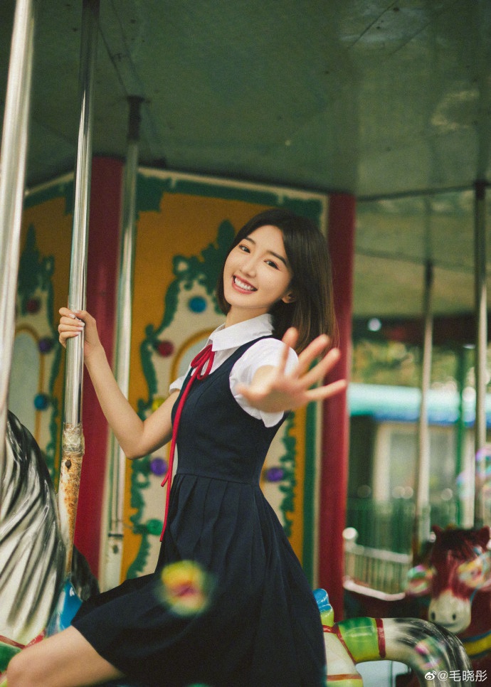 毛晓彤jk制服短裙俏皮又可爱写真