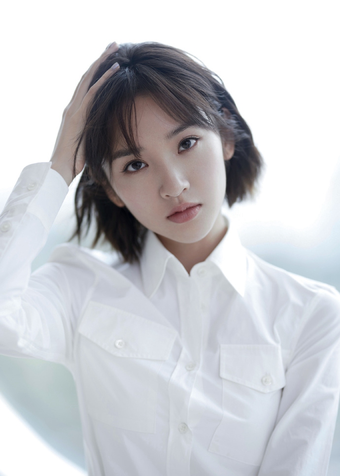 唐艺昕白色衬衫裙恬静又清新写真