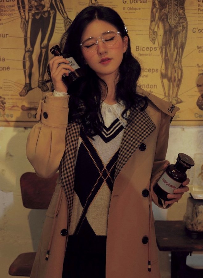 赵露思TeenieWeenie17周年展示特立独行的乖学院风写真