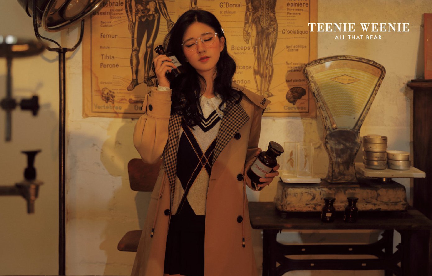 赵露思TeenieWeenie17周年展示特立独行的乖学院风写真