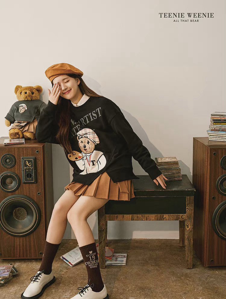 赵露思TeenieWeenie17周年展示特立独行的乖学院风写真