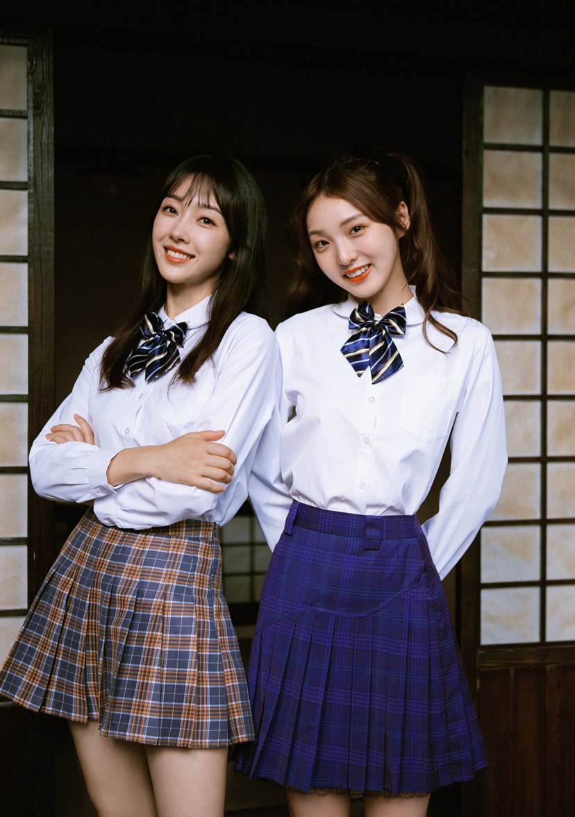宣璐强东h新歌MV上演闺蜜校服杀青春大片
