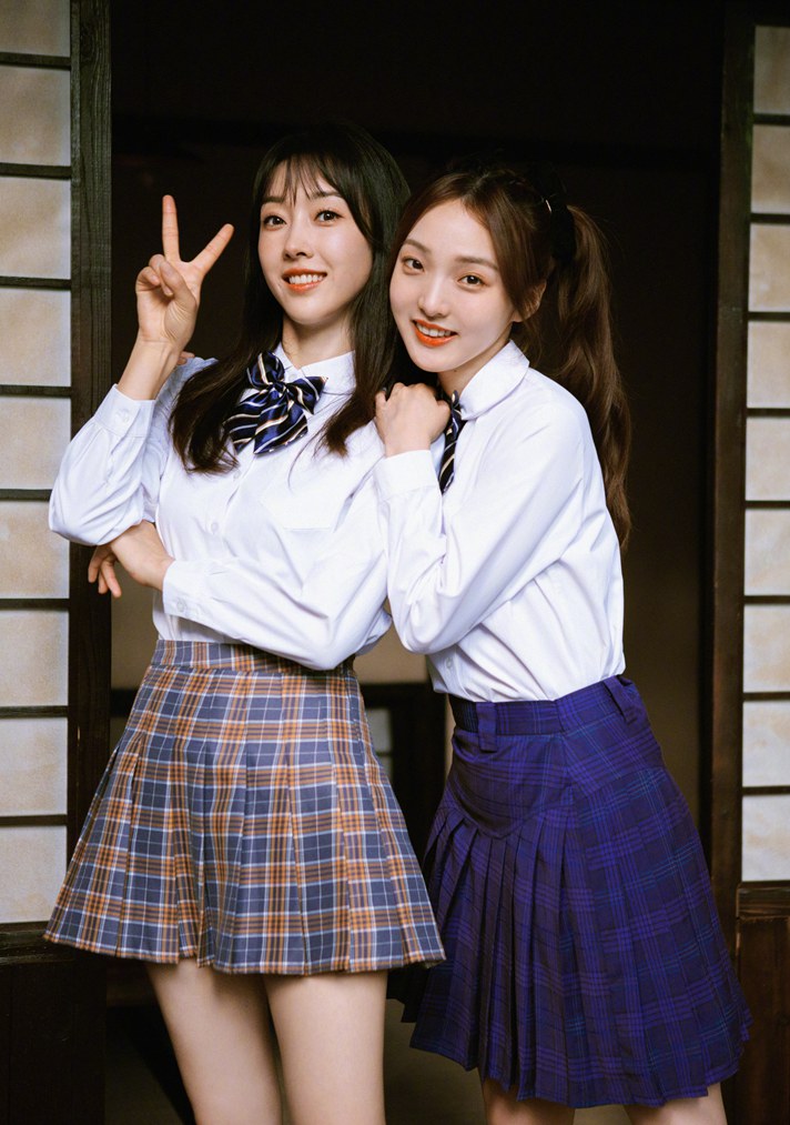 宣璐强东h新歌MV上演闺蜜校服杀青春大片