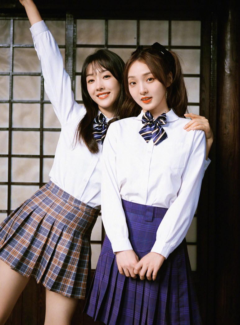 宣璐强东h新歌MV上演闺蜜校服杀青春大片