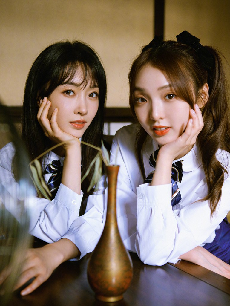 宣璐强东h新歌MV上演闺蜜校服杀青春大片