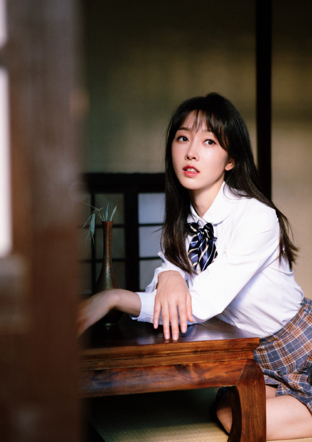 宣璐强东h新歌MV上演闺蜜校服杀青春大片