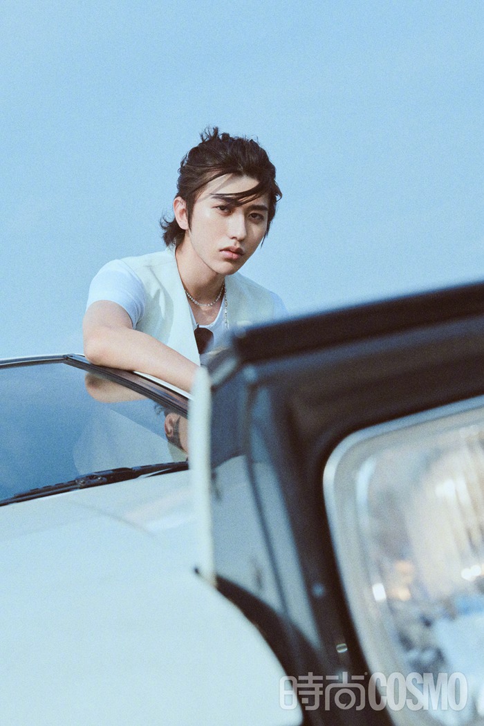 蔡徐坤时尚cosmo十月刊硬汉封面造型写真