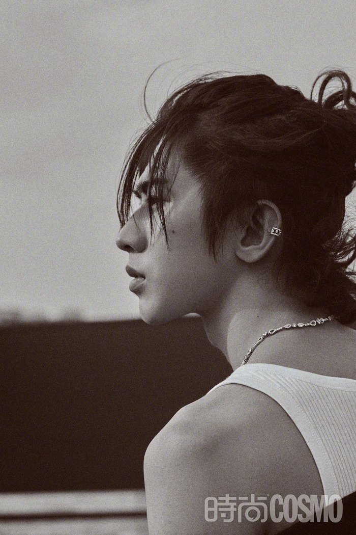 蔡徐坤时尚cosmo十月刊硬汉封面造型写真