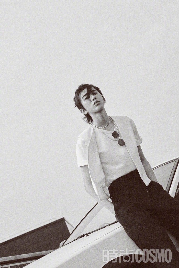 蔡徐坤时尚cosmo十月刊硬汉封面造型写真