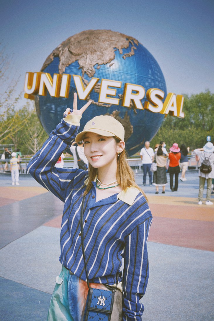 孟美岐环球影城plog可盐可甜可酷飒