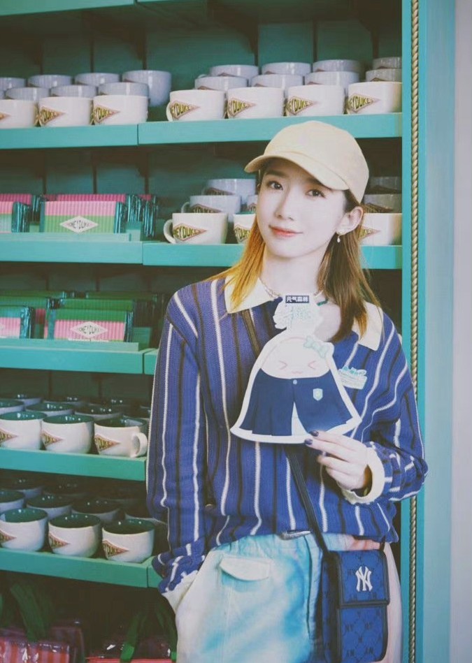 孟美岐环球影城plog可盐可甜可酷飒