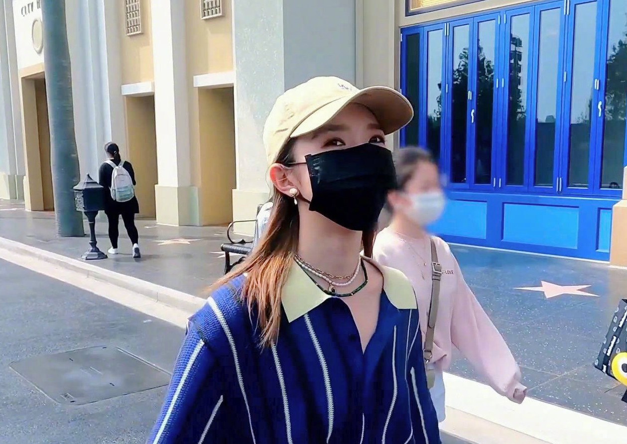 孟美岐环球影城plog可盐可甜可酷飒