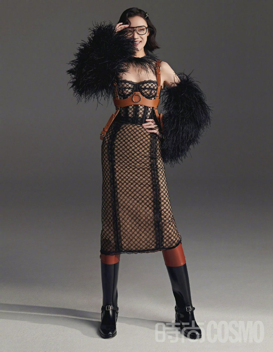 倪妮礼帽造型复古摩登杂志写真