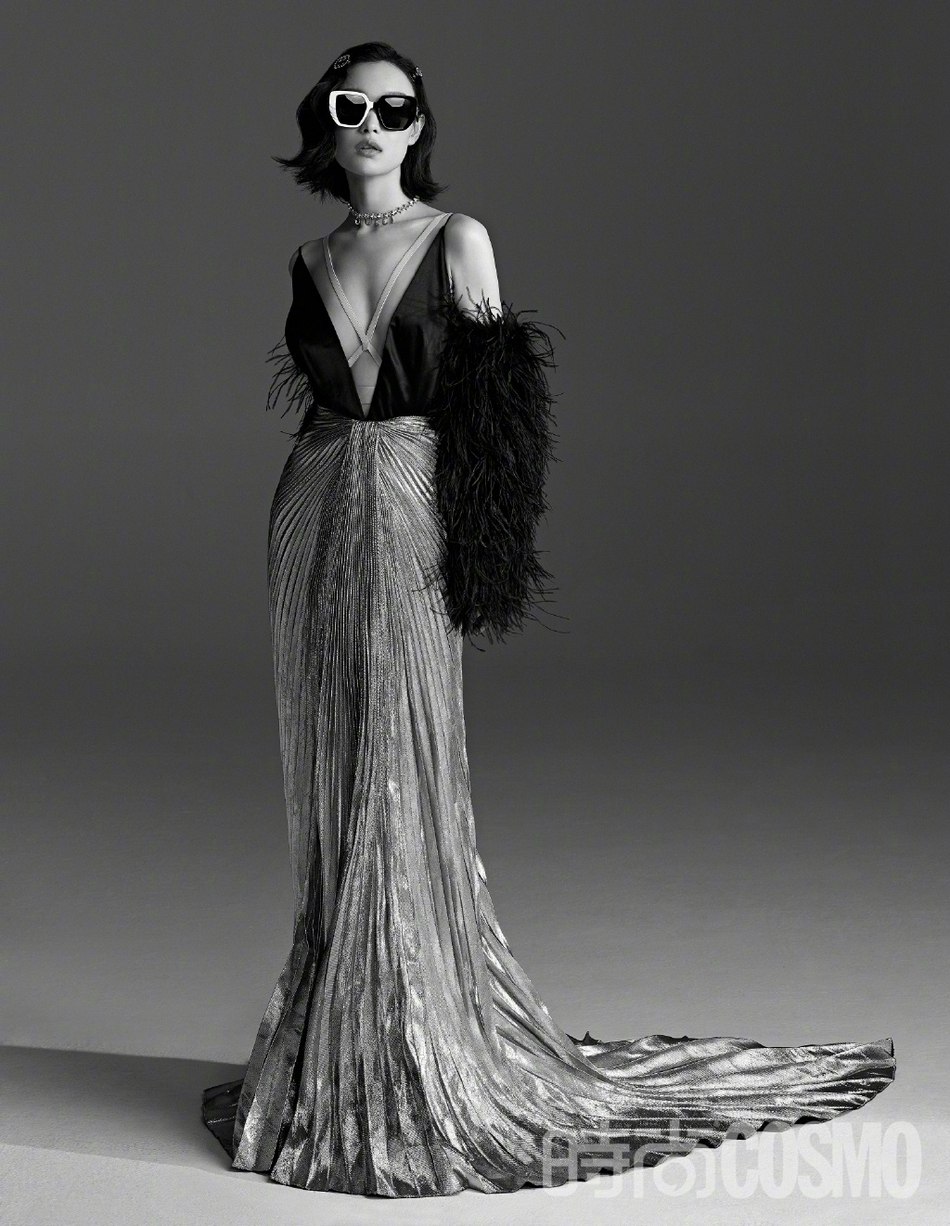 倪妮礼帽造型复古摩登杂志写真