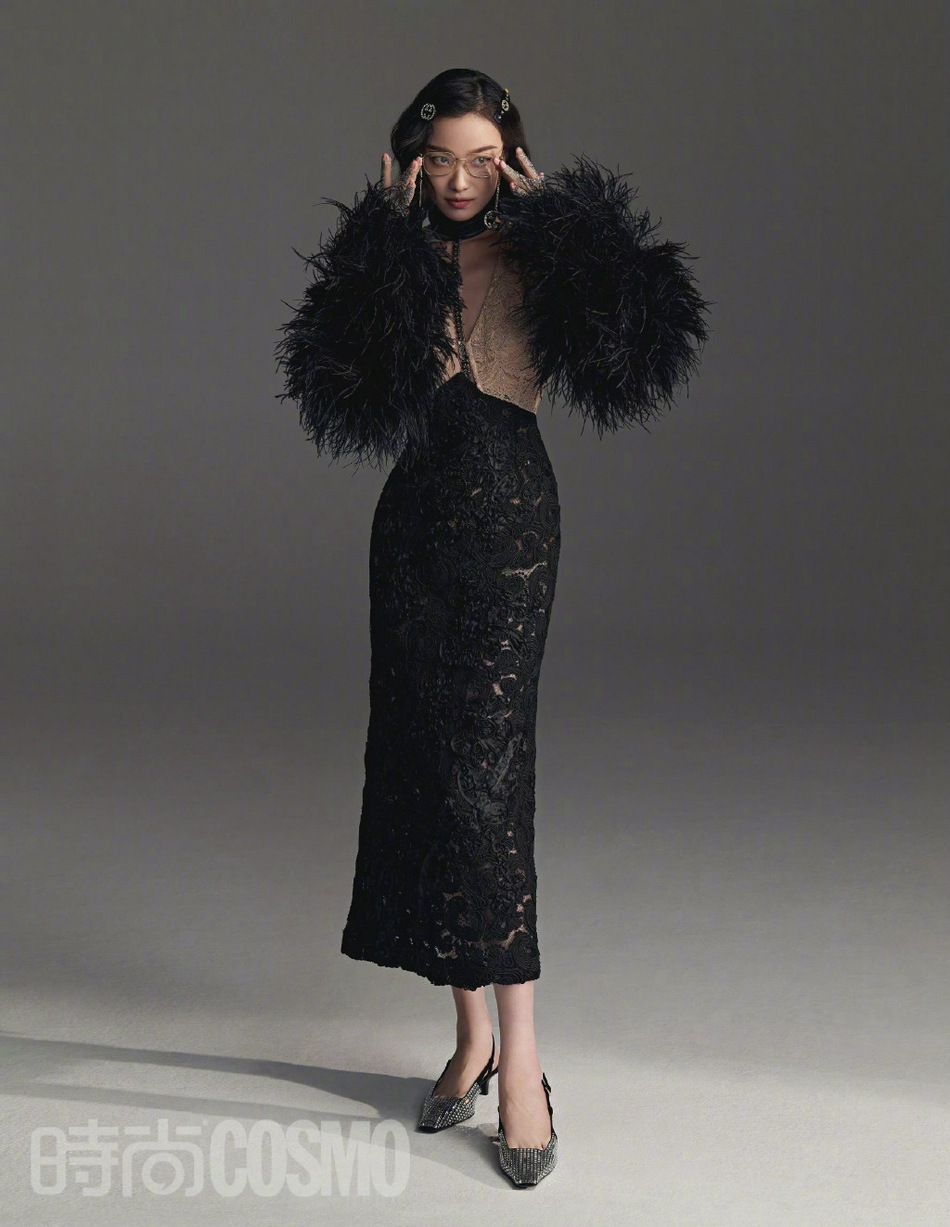 倪妮礼帽造型复古摩登杂志写真