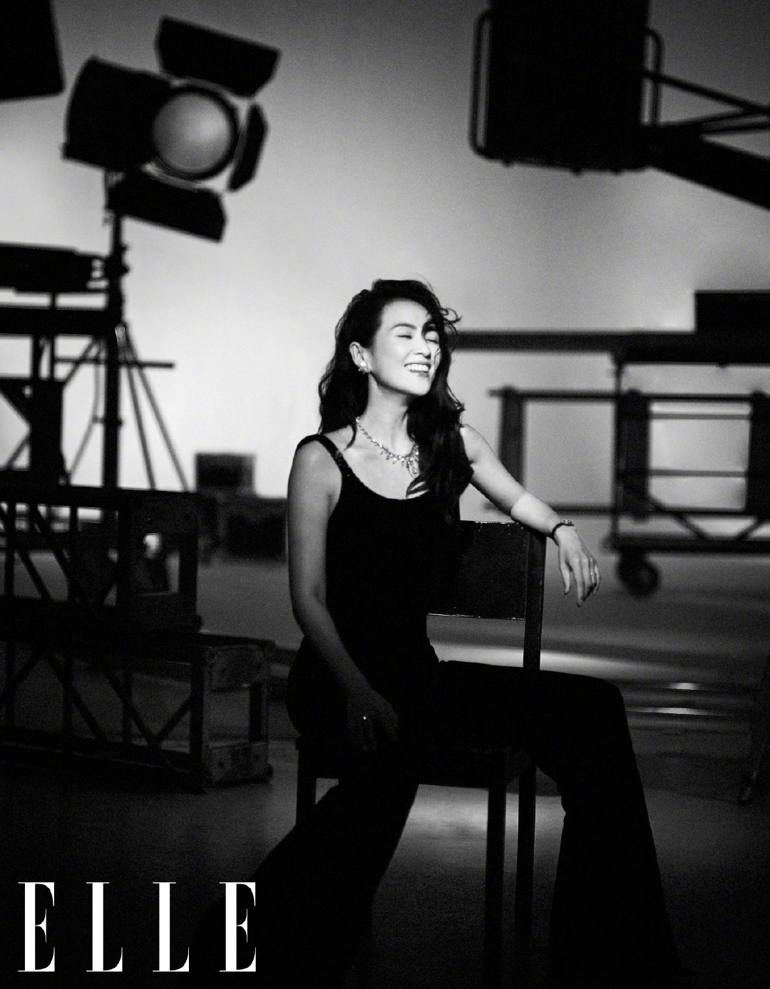 章子怡ELLE周年刊封面短发造型亮相