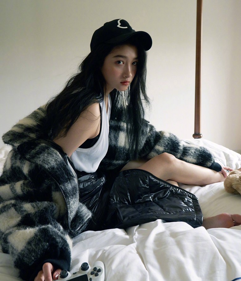 关晓彤酷飒风电玩酷女孩大片