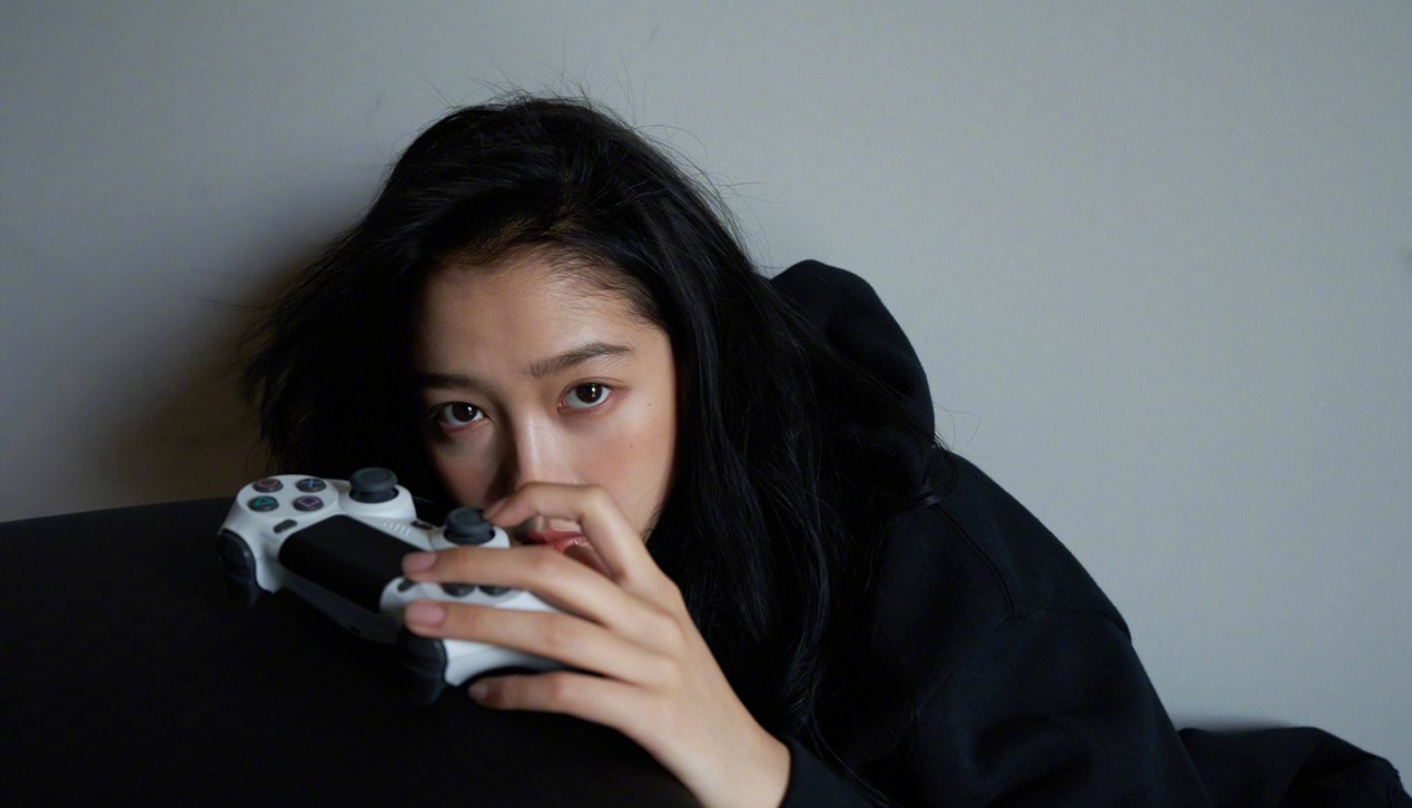 关晓彤酷飒风电玩酷女孩大片