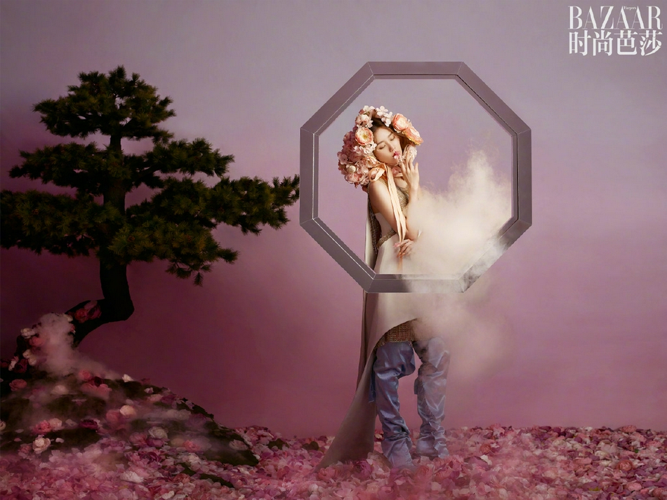 刘诗诗在花海之间与牡丹相遇写真