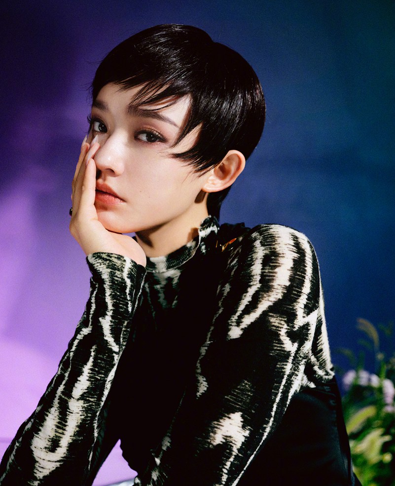 林允露耳短发杂志封面大片高级感十足