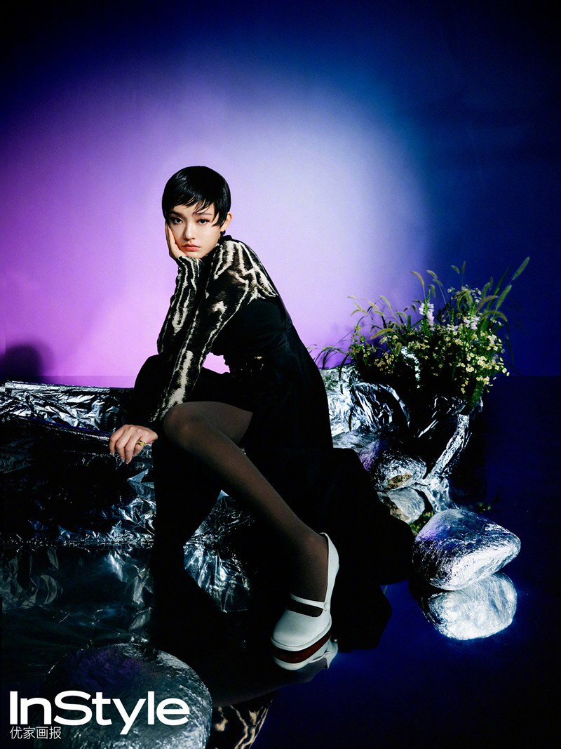 林允露耳短发杂志封面大片高级感十足